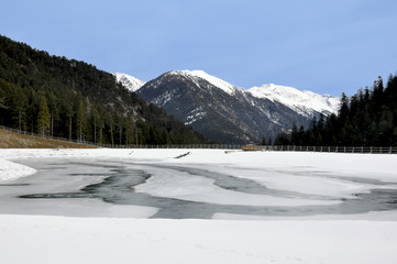 Lac gel&eacute; en hiver