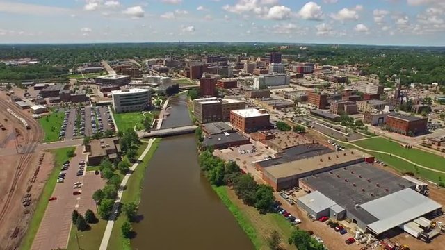 Aerial South Dakota Sioux Falls
Aerial video of Sioux Falls in South Dakota during the day.