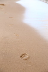Ślady stóp na piasku - obrazy, fototapety, plakaty