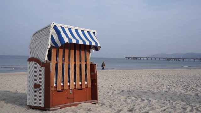 Strandkorb am Strand Meerblick