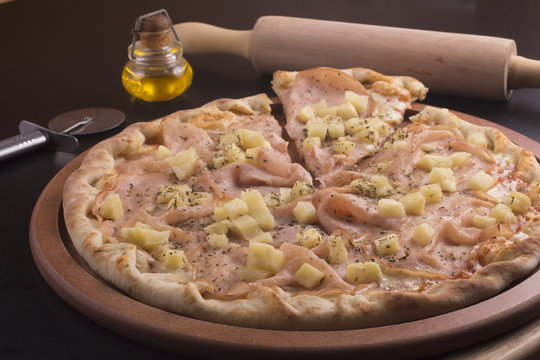 Pineapple pizza