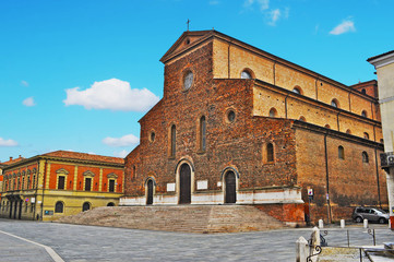 Fototapeta premium San Pietro cathedral under a blue sky