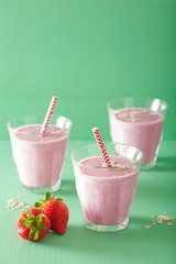 healthy strawberry oat smoothie