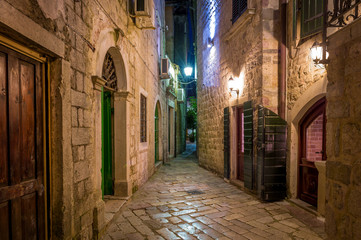 Fototapeta na wymiar Kotor historical town narrow street