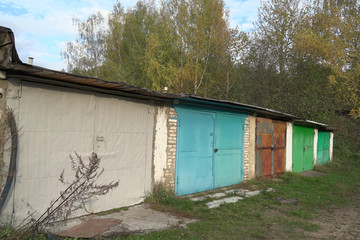 garages, sheds
