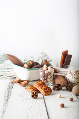 breakfast cereals, cookies, nuts, dried fruits and mandarins