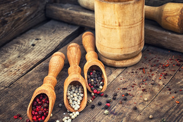 peppercorn in wooden spoons