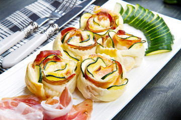 roses puff pastry with zucchini and bacon
