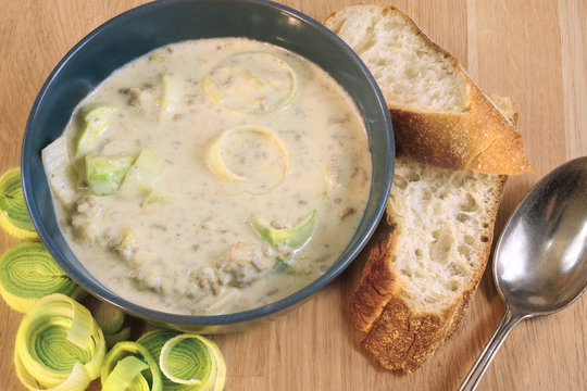Lauch-K&auml;se-Suppe mit Hackfleisch