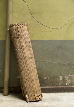 Estera enrollada.