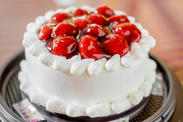  strawberries cake and cream