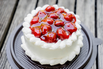  strawberries cake and cream