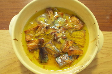 さば缶のアヒージョ