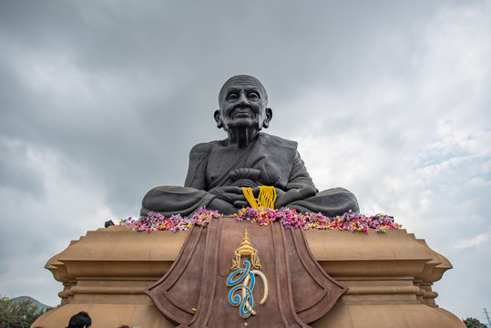 Luang Bhor Thuad at Huaymongkol Temple (Wathuaymongkol), The largest of Luang Bhor Thuad of the world.