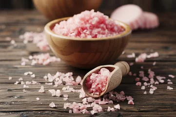 Foto auf Acrylglas Spa Konzept der Spa-Behandlung mit rosa Salz