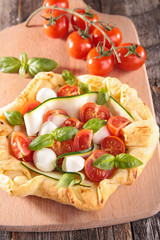 tomato and courgette quiche