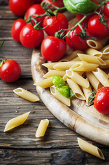 Raw intergal pasta with fresh tomato and basil