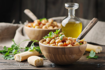 Vegeterian cooked chickpea with tomato and parsley