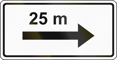 Slovenian road sign - Parking or stopping prohibited in the direction of the additional plate. Used with the No Parking and No Stopping signs