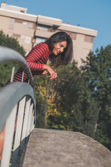 Obraz premium Beautiful girl posing in an urban context