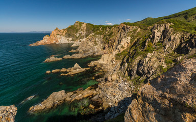     Скалы и горы на берегах Японского моря. Приморье, Россия.Rocks and mountains on the shores of the sea of Japan. Primorye, Russia.