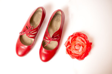Obraz na płótnie Canvas Red tango shoes on a white background