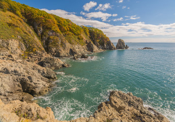 Скалы и горы на берегах Японского моря. Приморье, Россия.Rocks and mountains on the shores of the sea of Japan. Primorye, Russia.