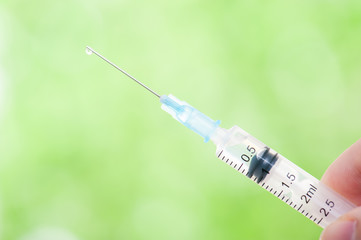 注射器を持っている手 クローズアップ