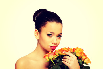 Fototapeta premium Beauty african woman with roses.