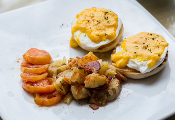 classic eggs benediet set