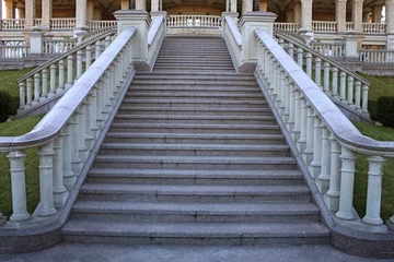 Photo sur Plexiglas Escaliers bel escalier de manoir classique dans le parc