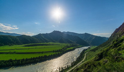 Горы и скалы Алтая. Россия, тайга, леса и вершины. Mountains and rocks of Altai. Russia, taiga, forests and peaks.