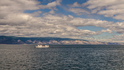 Горы и скалы Алтая. Россия, тайга, леса и вершины. Mountains and rocks of Altai. Russia, taiga, forests and peaks.