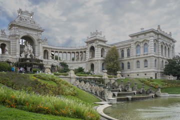 Fototapeta na wymiar Palais longchamp, marseille, château d'au, fontaine