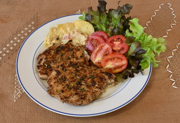 Pepper steak served with roasted potato and salad.