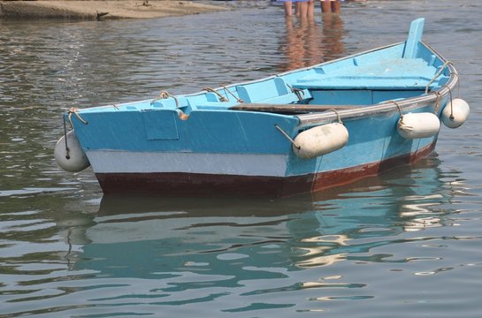 Barque Bleue