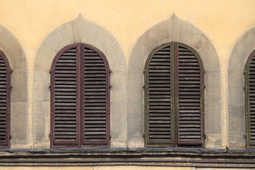 Fototapeta na wymiar Arched windows in Florence, Italy