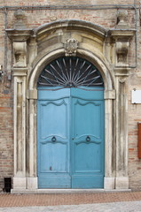 Fototapeta na wymiar Renaissance front door