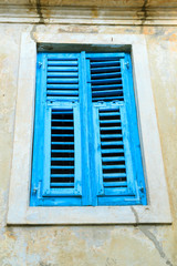 Fototapeta na wymiar Blue window with blinds