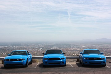 Fototapeta na wymiar Blue cars view to Phoenix from South Mountain Park, USA