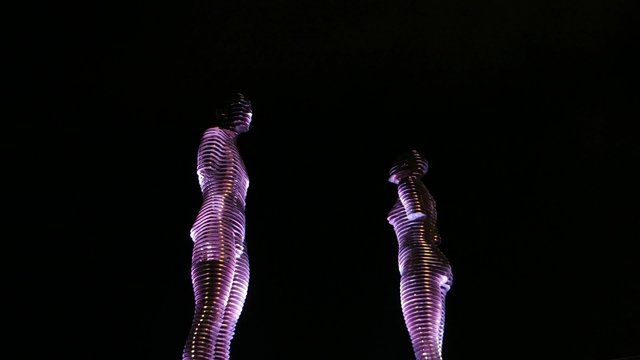Time lapse of Moving sculpture Ali and Nino in Batumi, Georgia