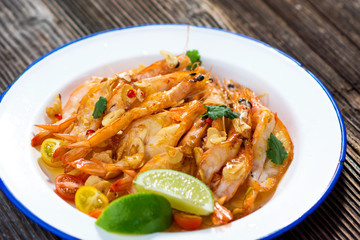  Roasted shrimps with garlic, olive oil and lime