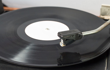 Проигрыватель Мелодия на вращающемся диске. Виниловые  пластинки