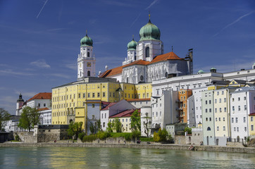 Fototapeta na wymiar Dreiflüssestadt Passau - Stephansdom mit Altstadt