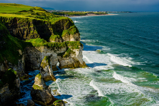 K&uuml;ste mit Klippen bei Portrush in Nordirland