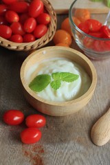 Yogurt with fresh tomatoes