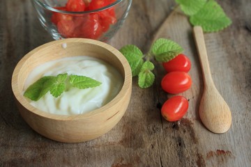 Yogurt with fresh tomatoes