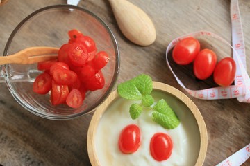 Yogurt with fresh tomatoes