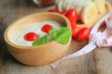 Yogurt with fresh tomatoes