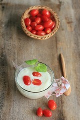 Yogurt with fresh tomatoes
